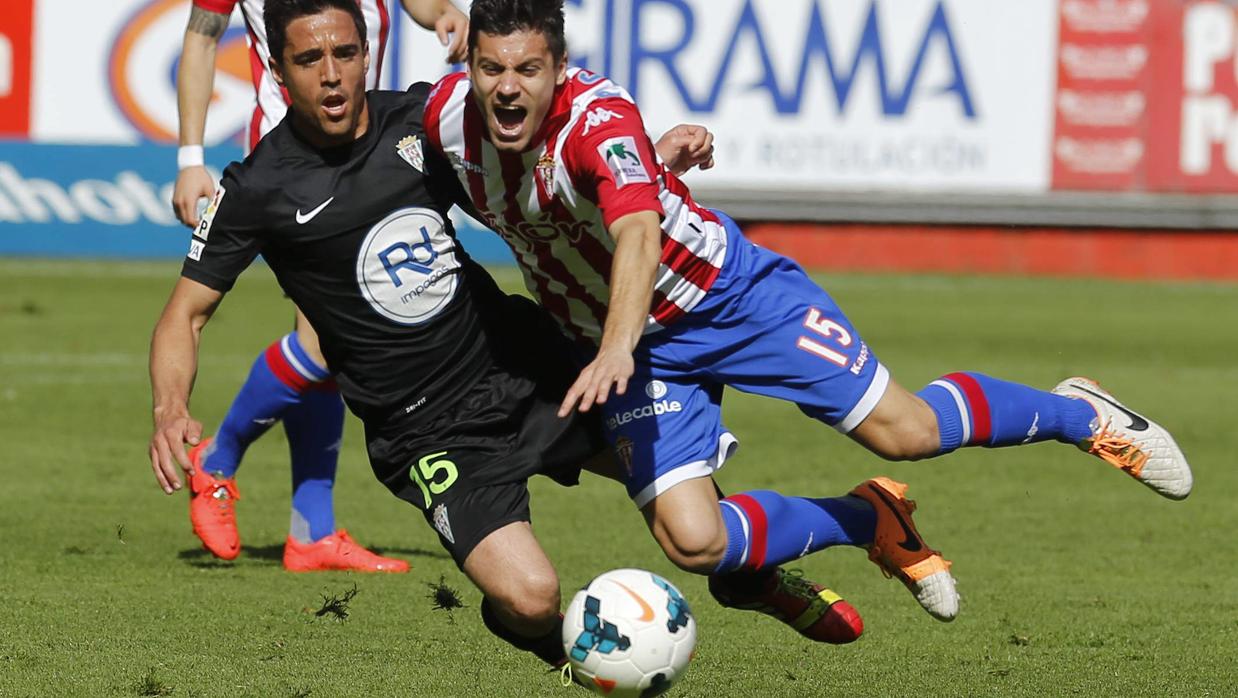 Pedro Sánchez fue el autor de los dos goles del Córdoba en Gijón en la temporada 2013-14