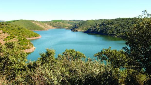 Encuentran el cadáver de una mujer en un embalse en Jaén