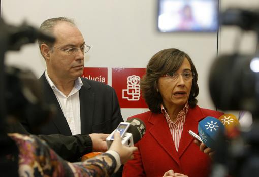 Juan Pablo Durán y Rosa Aguilar en una convocatoria de prensa
