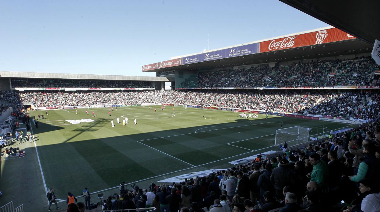 El estadio El Arcángel luce lleno en el Córdoba CF-Real Madrid de enero de 2015
