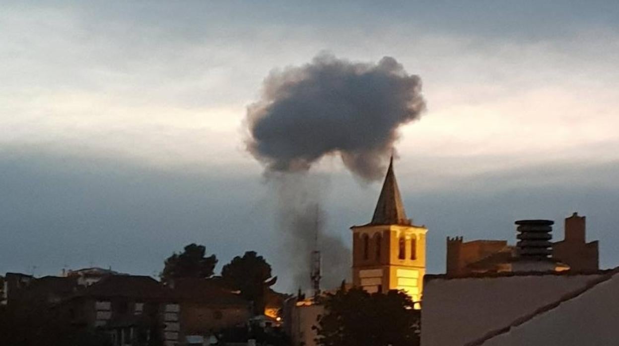 Humo procedente de la pirotecnia tras la explosión.