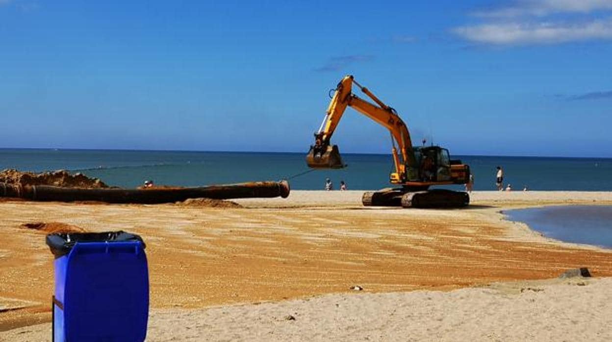 Trabajos de recuperación en las playas de Huelva