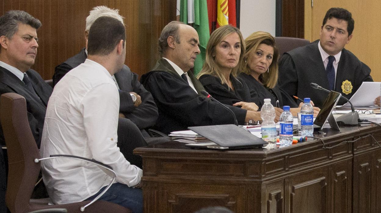 Una de las sesiones del juicio por los crímenes de Miguel Ángel y María