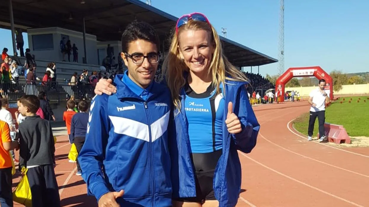 Jaime Fernández y Raquel Hernández saludan tras la prueba en Palma del Río