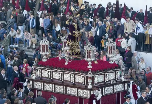 El Señor de los Reyes durante su salida procesional el Lunes Santo del año 2018