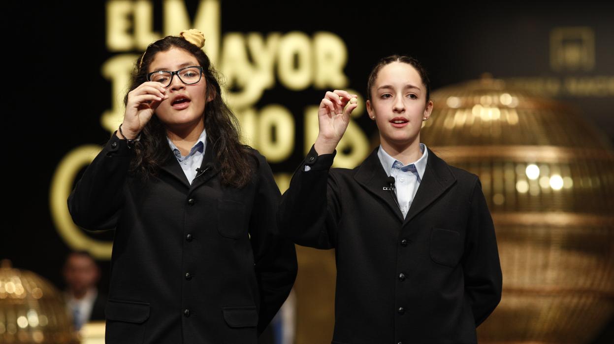 Los niños de San Ildefonso cantan el quinto premio