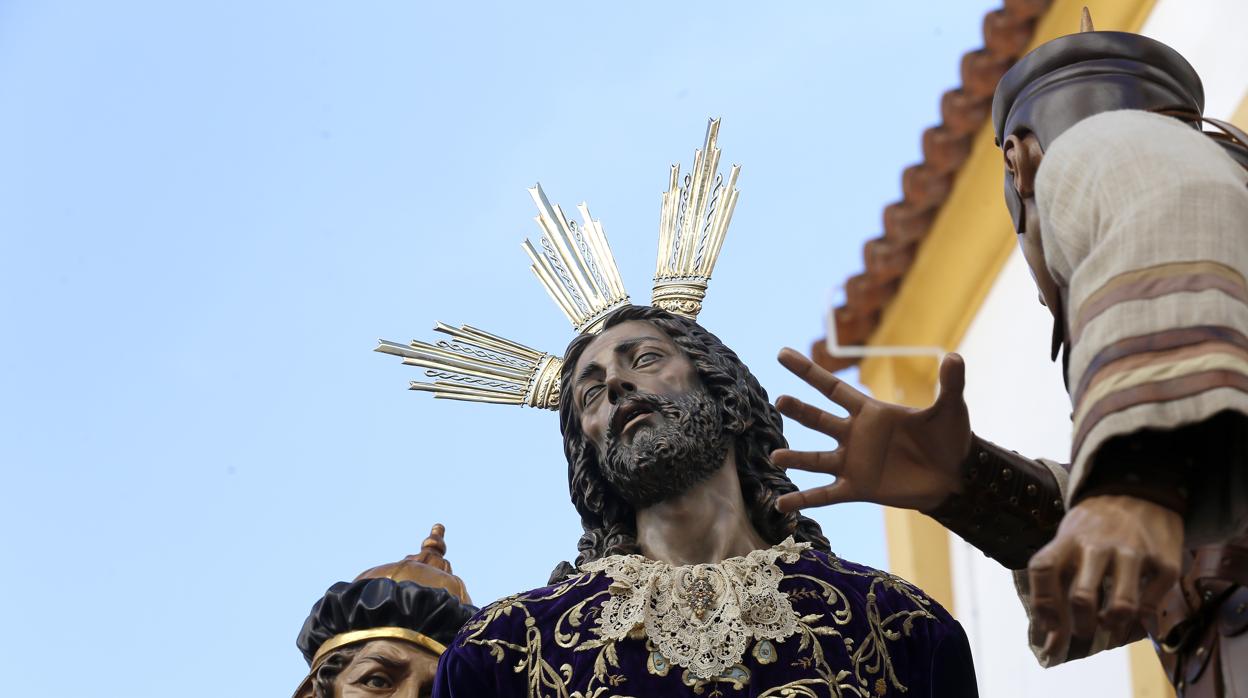 El Señor del Perdón, durante su estación de penitencia el Miércoles Santo de Córdoba