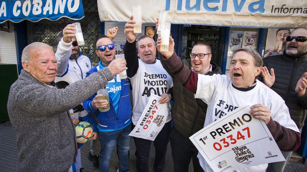 Celebración en la administración que ha venido el Gordo en Huelva