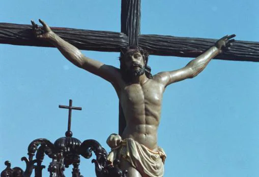 Cristo de la Agonía en su salida procesional el Martes Santo del año 2002