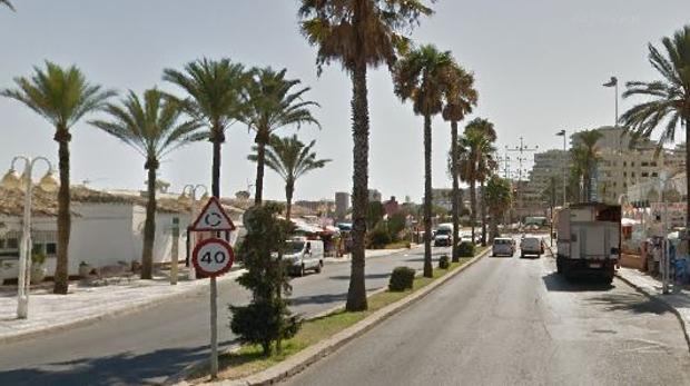Muere una motorista tras chocar con un coche y una valla en Benalmádena