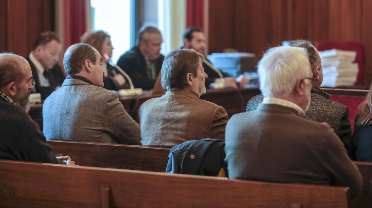 Márquez, Guerrero, Rivera y otros acusados en el juicio en la Audiencia de Sevilla