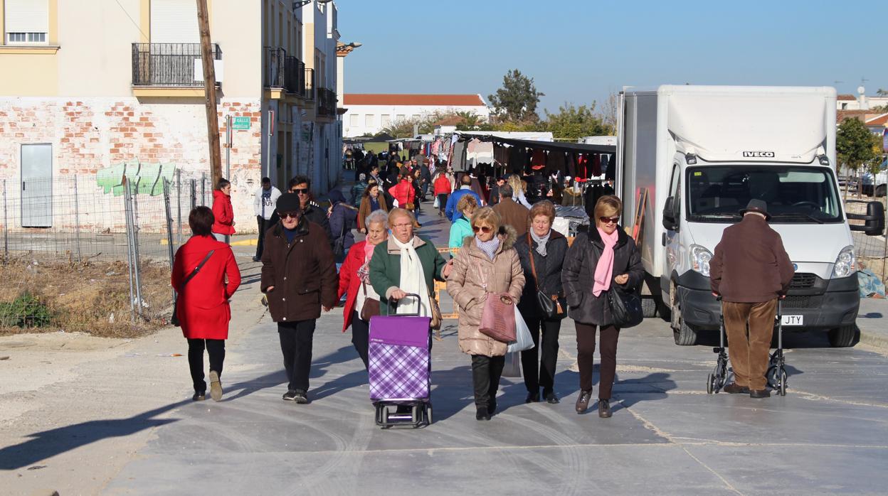 Un grupo de personas en el municipio de La Carlota