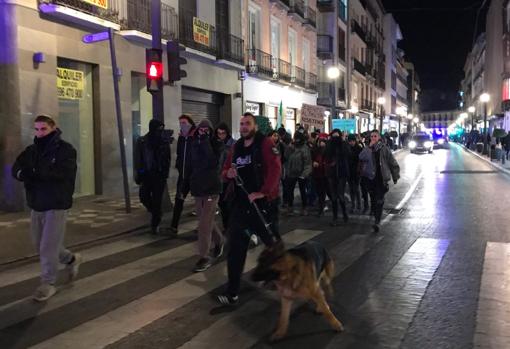 Los manifestantes han cortado el tráfico sin previo aviso tras votarlo democráticamente
