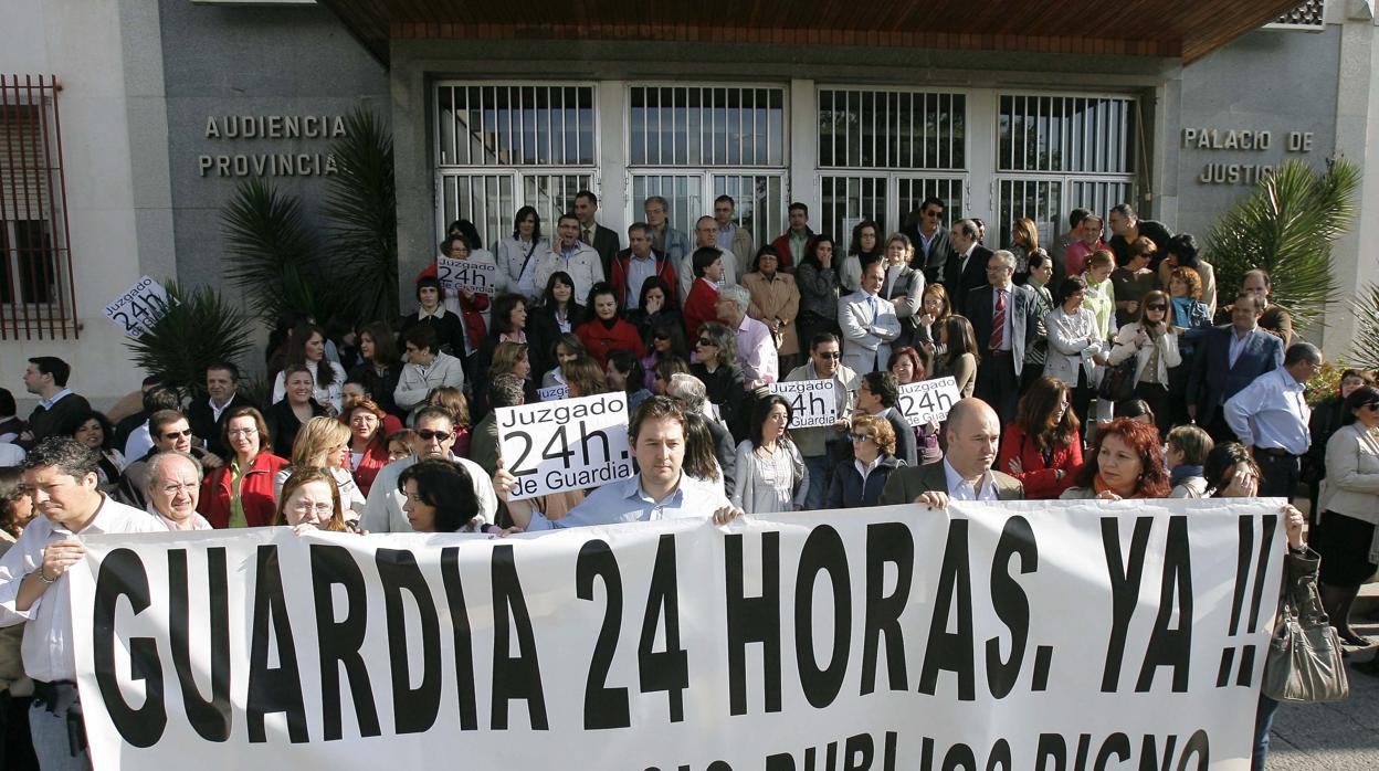 Protesta en una imagen de archivo por la creación del Juzgado 24 horas en la capital