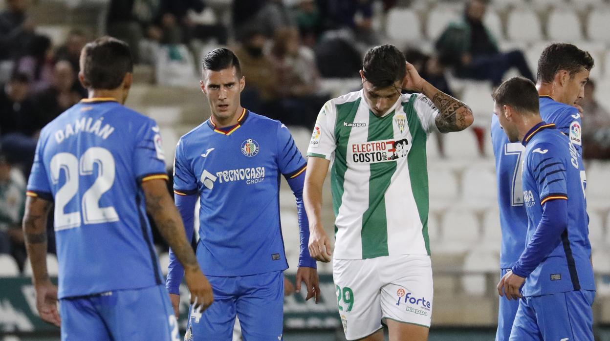 Sergi Guardiola, con la mirada de frente y la camiseta del Getafe en octubre en El Arcángel