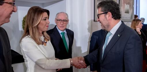 Díaz estrecha la manos de Serranno