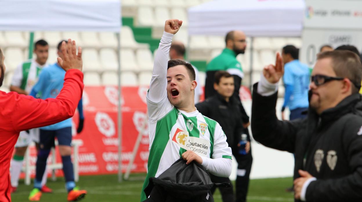 Un jugador del Córdoba celebrando un tanto