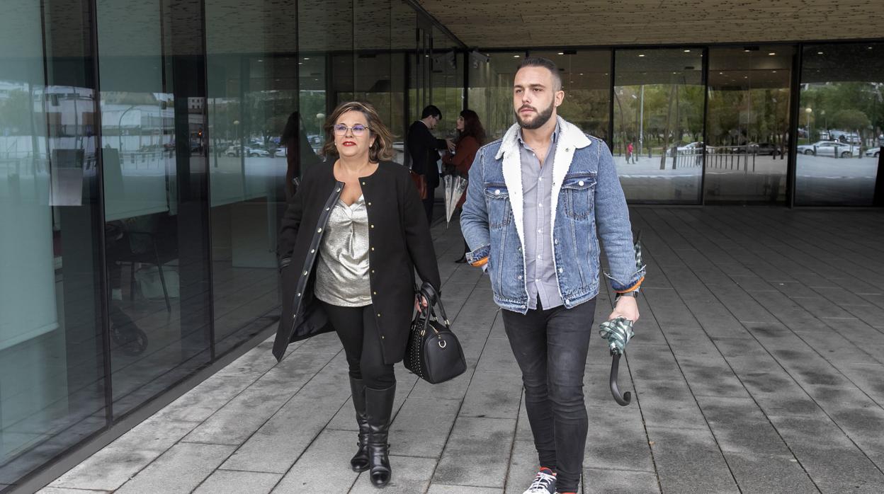 Ángeles Muñoz y Cristian Menacho en los juzgados cordobeses