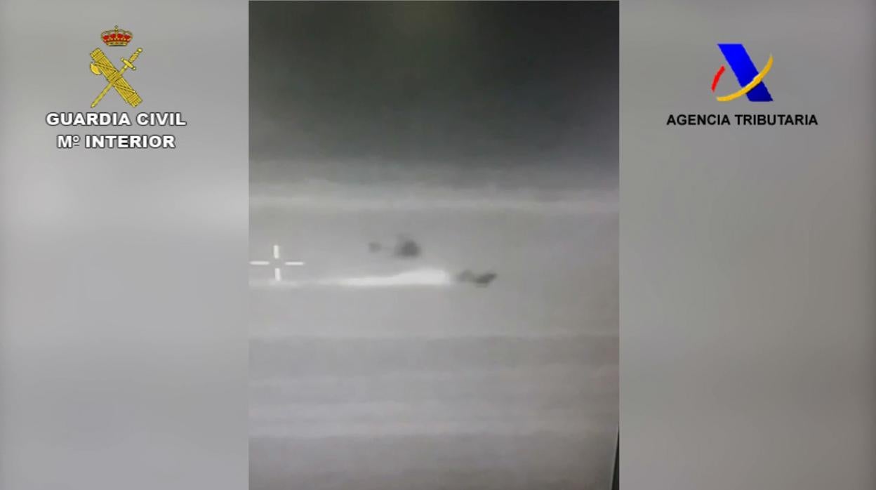 Imagen de la persecución a la narcholanca en el Estrecho de Gibraltar