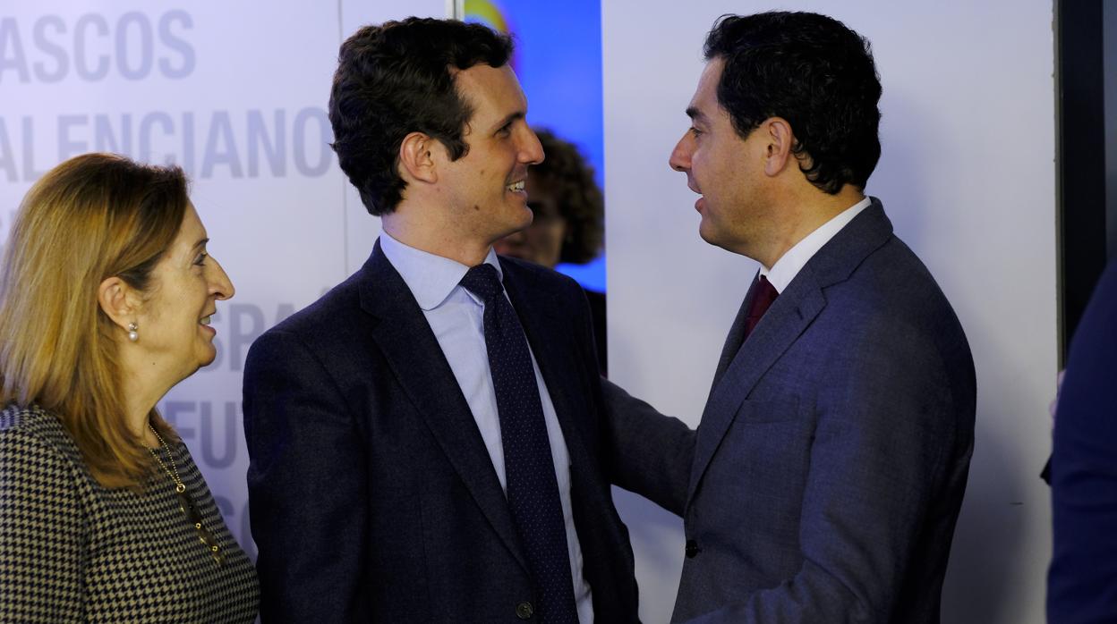 Moreno conversa con Pablo Casado y Ana Pastor en el Comité Ejecutivo Nacional del PP