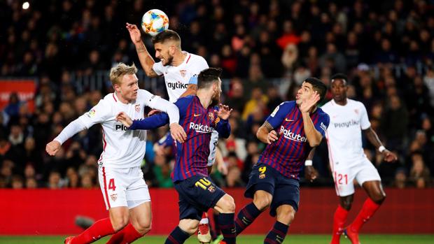 Partido de cuartos de final de la Copa del Rey en el Sánchez Pizjuán entre el Sevilla y el Barcelona