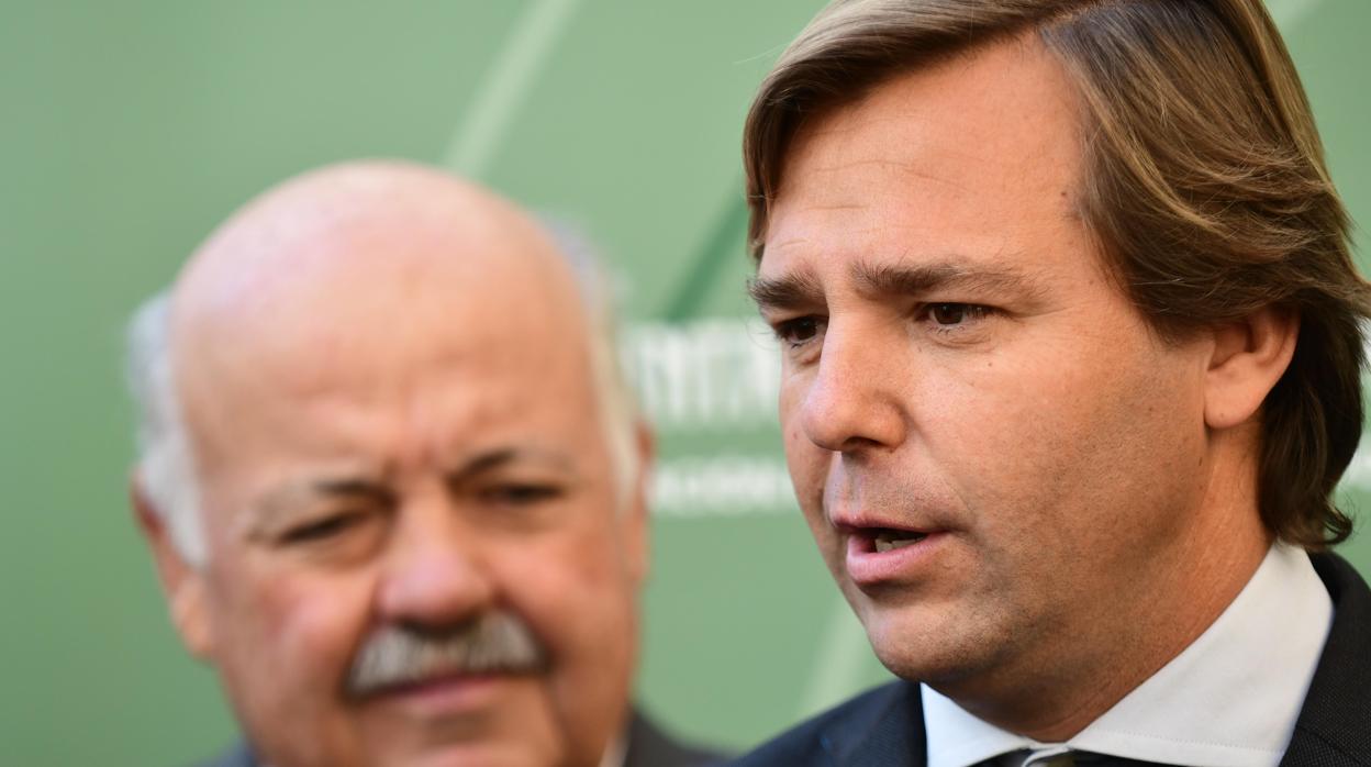 Antonio Repullo junto a Jesús Aguirre en la Delegación del Gobierno andaluz