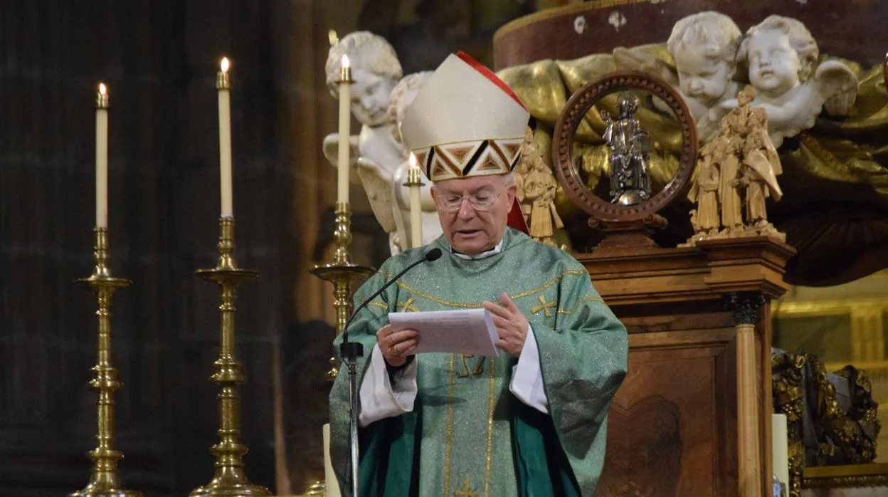 El obispo de Jaén, Amadeo Rodríguez Magro, ha pedido a los fieles oraciones de desagravio tras el robo