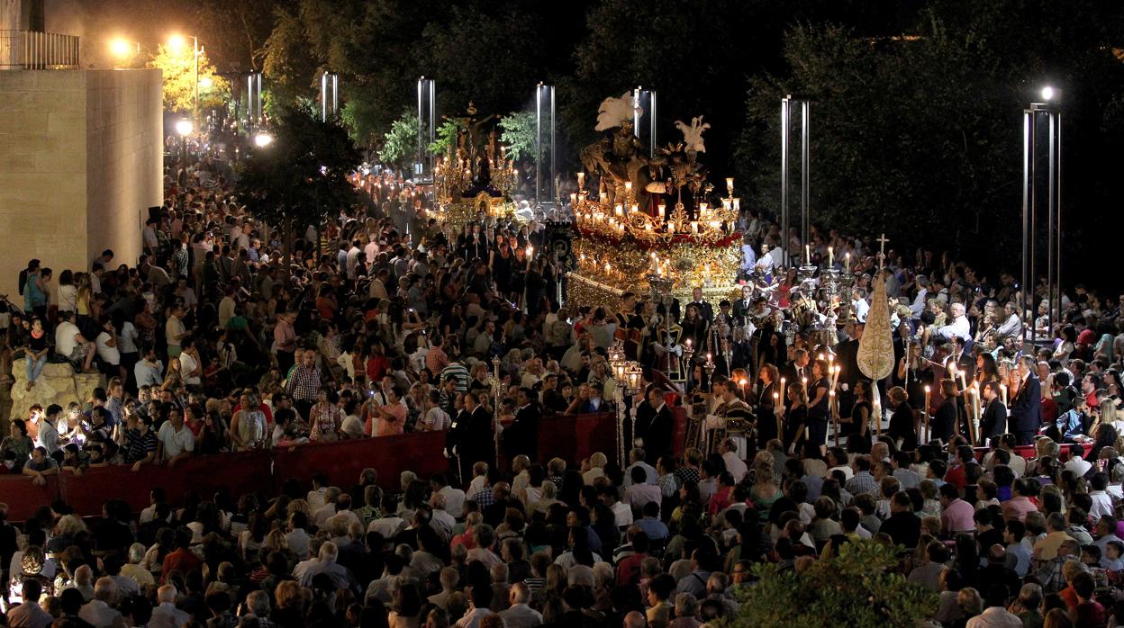 Imágenes del Vía Crucis Magno de la Fe, celebrado el 14 de septiembre del año 2013