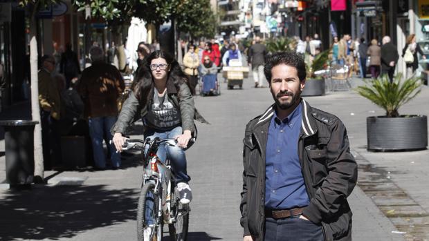 El Parlamento andaluz niega a un diputado que pueda seguir dando clase en la universidad
