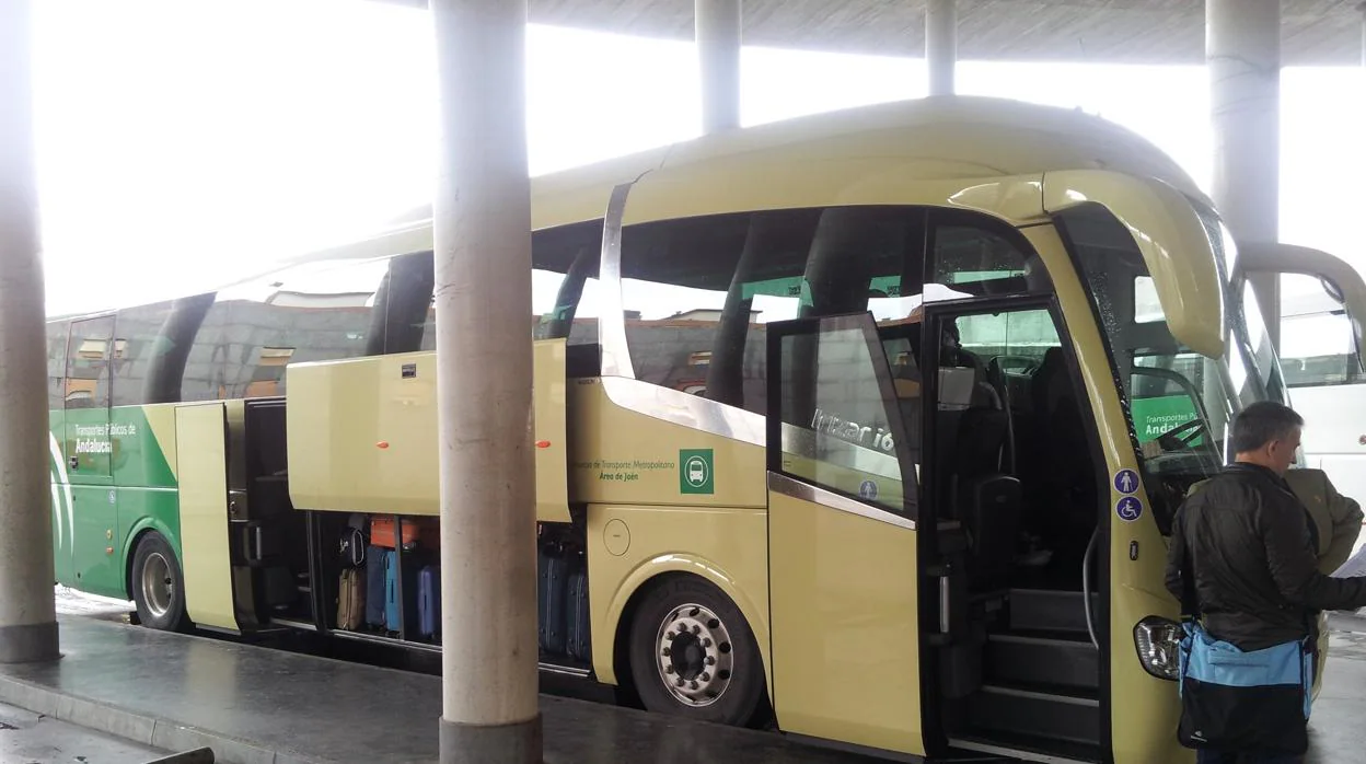 Un autobús en la Estación de Córdoba