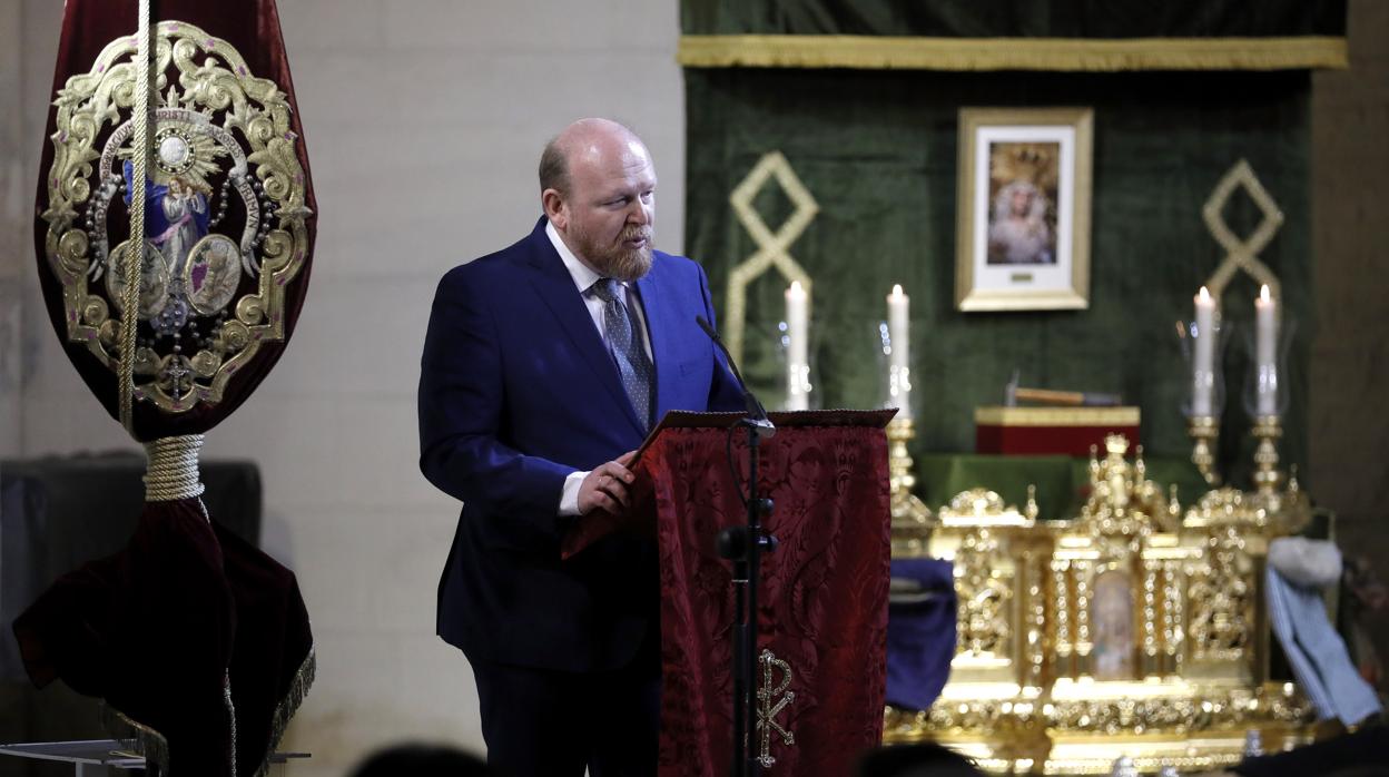Salvador Giménez pronuncia el Pregón del Costalero de la Sagrada Cena en la iglesia de la Magdalena
