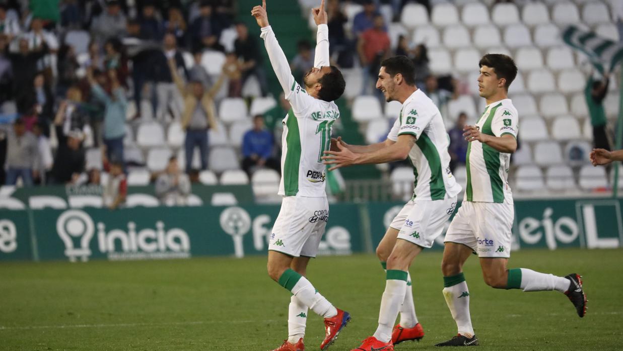 De las Cuevas celebra el gol ante el Málaga