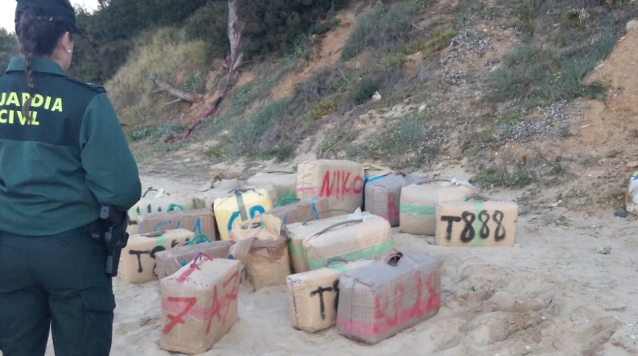 Un alijo incautado en una playa de Huelva