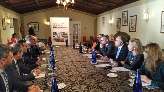 La Junta le toma el pulso a las grandes industrias del Campo de Gibraltar