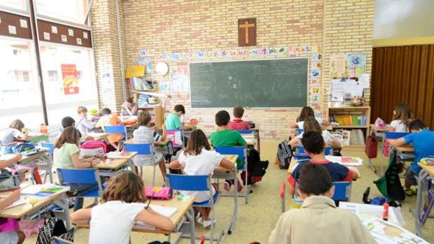 La Junta prepara una macro convocatoria para 69 cuerpos de profesores en Andalucía