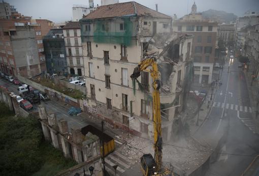 Derribo del edificio La Mundial en el casco histórico de Málaga