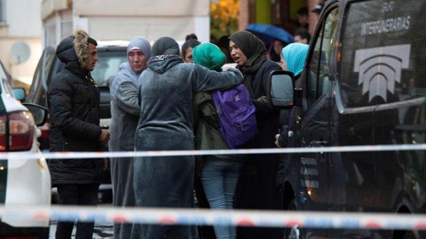 El herido crítico en el tiroteo de Granada «evoluciona muy favorablemente» mientras siguen los arrestos