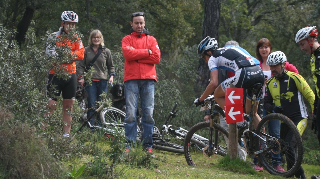 Imagen de un corredor en la Andalucía Bike Race