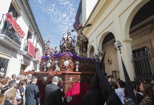 El Cristo de las Penas, en su salida de Santiago