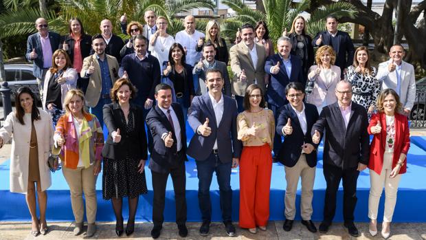 El PP ficha a «su cantante» y a la presidenta de las empresarias para su lista a la alcaldía de Almería