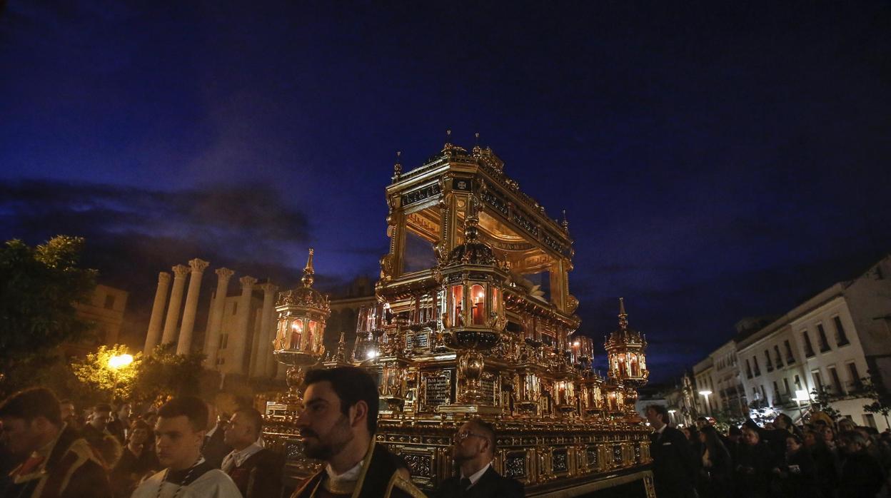 El Señor del Santo Sepulcro, en el Viernes Santo de la Semana Santa de Córdoba 2019