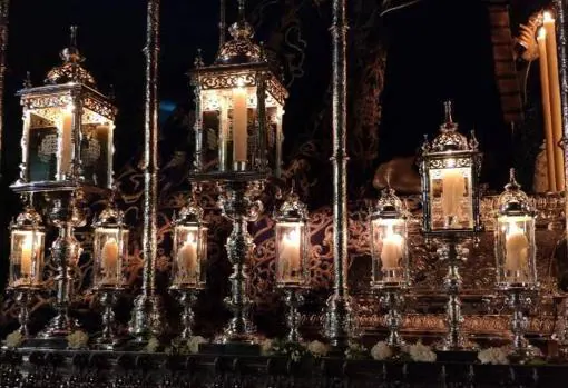Nuevos faroles del paso de palio de la Virgen del Desconsuelo de Córdoba