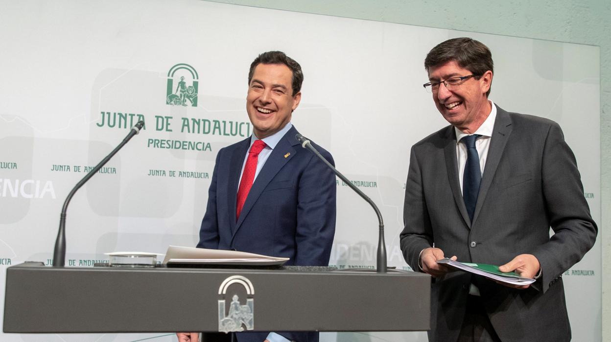Juanma Moreno junto a Juan Marín en su comparecencia en San Telmo