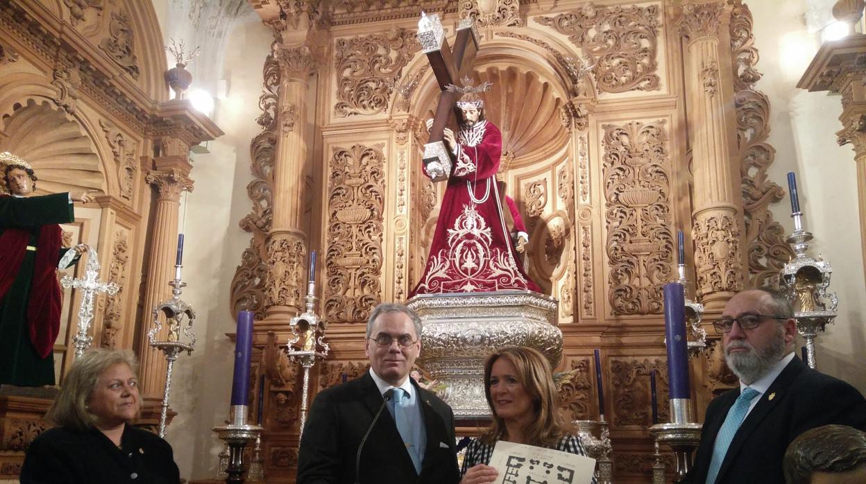 Ignacio Segura y Charo Morales, en el centro, flanqueados por Rosa María Garrido y José Luis Pérez, en el camarín