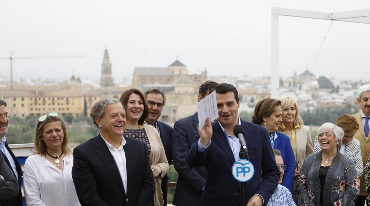 Bellido, con los miembros de su candidatura