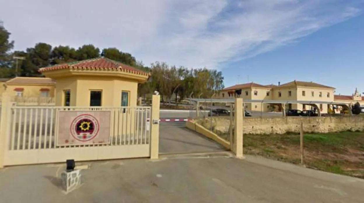 Entrada del acuartelamiento del Ejército del Aire en Bobadilla (Málaga) donde prestan servicio los implicados
