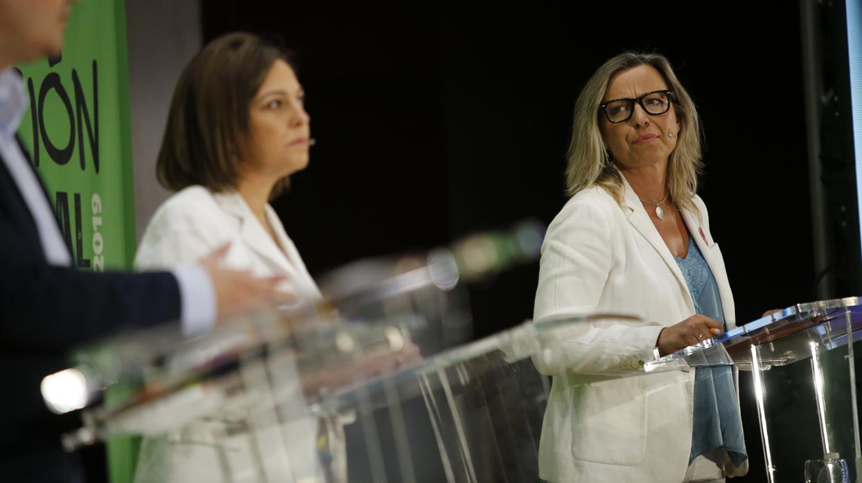 Isabel Albás junto a la candidata socialista en el debate del lunes