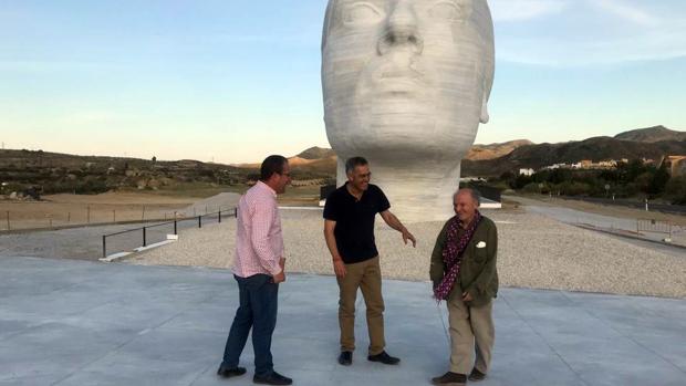 Antonio López «cumple su sueño» bajo la «Mujer del Almanzora» en Almería