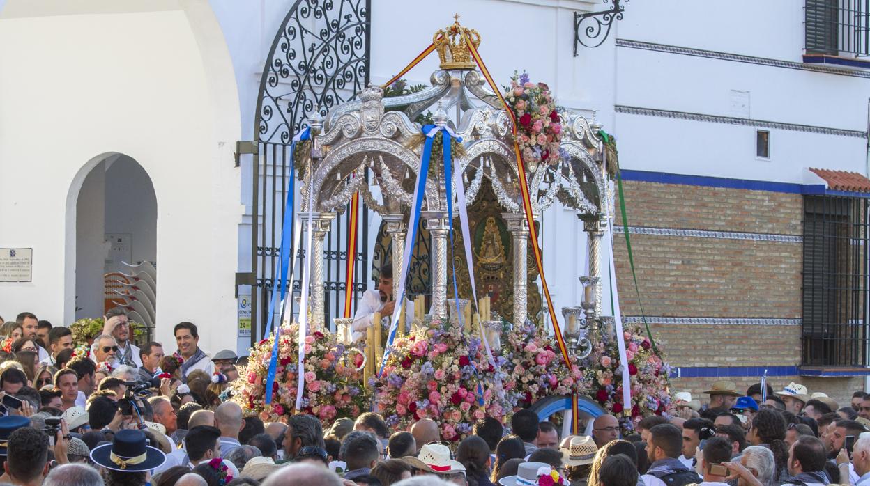 Salida de la Hermandad de Nuestra Señora del Rocio de Huelva