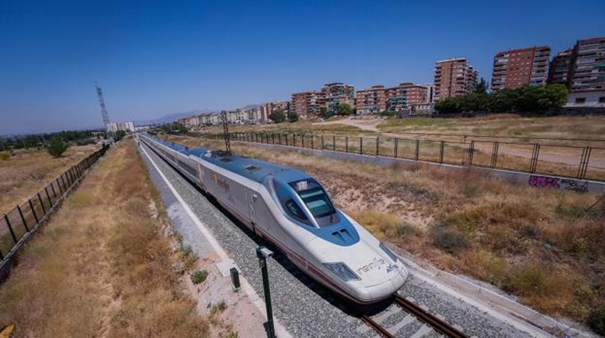 El AVE estará en funcionamiento en Granada el próximo 26 de junio.